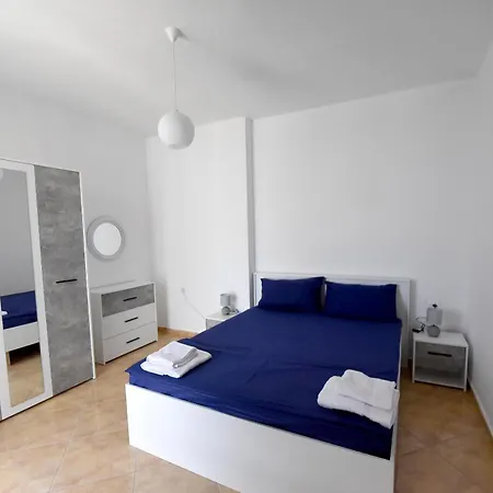 Nomadeblu Lägenhet